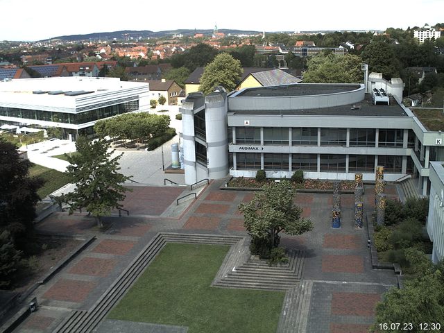 Foto der Webcam: Verwaltungsgebäude, Innenhof mit Audimax, Hörsaal-Gebäude 1