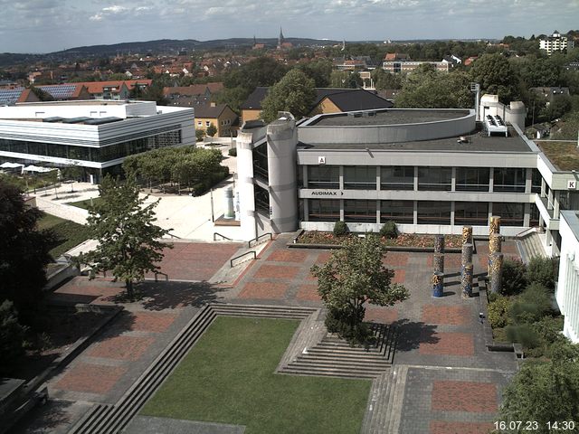 Foto der Webcam: Verwaltungsgebäude, Innenhof mit Audimax, Hörsaal-Gebäude 1