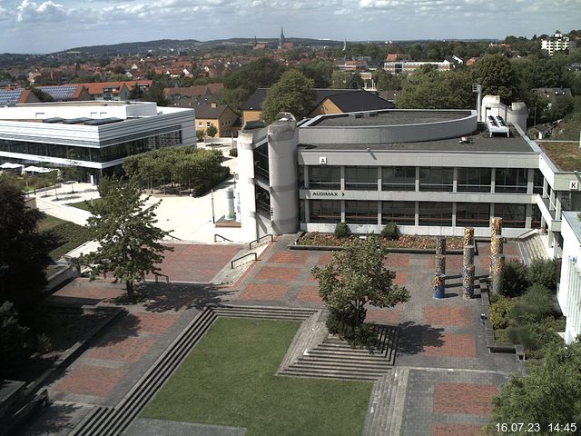 Foto der Webcam: Verwaltungsgebäude, Innenhof mit Audimax, Hörsaal-Gebäude 1