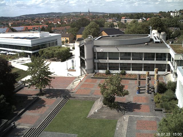 Foto der Webcam: Verwaltungsgebäude, Innenhof mit Audimax, Hörsaal-Gebäude 1