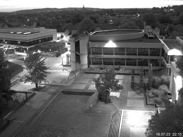 Foto der Webcam: Verwaltungsgebäude, Innenhof mit Audimax, Hörsaal-Gebäude 1