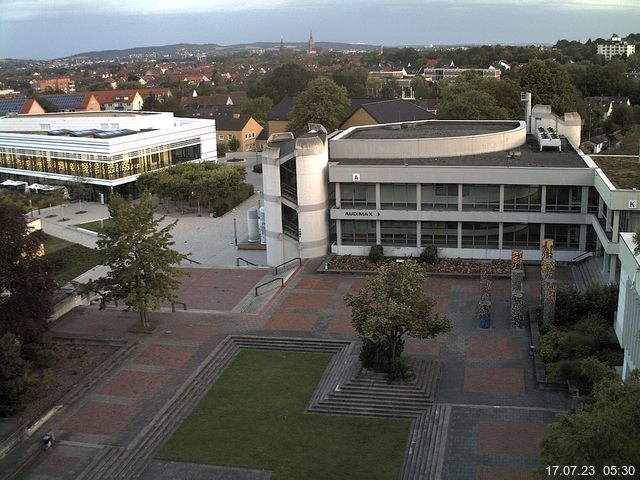 Foto der Webcam: Verwaltungsgebäude, Innenhof mit Audimax, Hörsaal-Gebäude 1