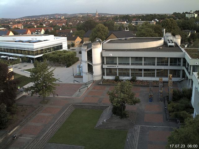 Foto der Webcam: Verwaltungsgebäude, Innenhof mit Audimax, Hörsaal-Gebäude 1