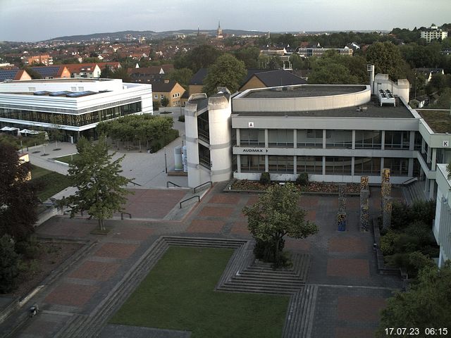 Foto der Webcam: Verwaltungsgebäude, Innenhof mit Audimax, Hörsaal-Gebäude 1