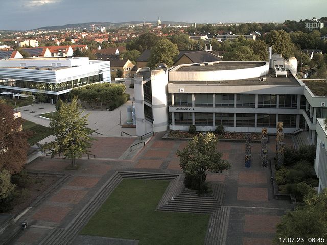 Foto der Webcam: Verwaltungsgebäude, Innenhof mit Audimax, Hörsaal-Gebäude 1