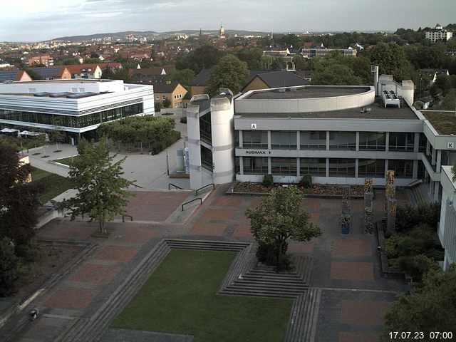 Foto der Webcam: Verwaltungsgebäude, Innenhof mit Audimax, Hörsaal-Gebäude 1