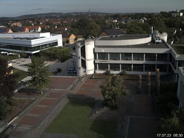 Foto der Webcam: Verwaltungsgebäude, Innenhof mit Audimax, Hörsaal-Gebäude 1