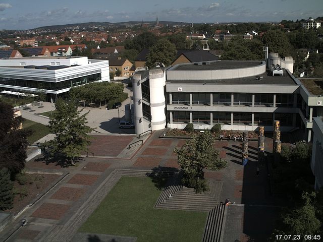 Foto der Webcam: Verwaltungsgebäude, Innenhof mit Audimax, Hörsaal-Gebäude 1