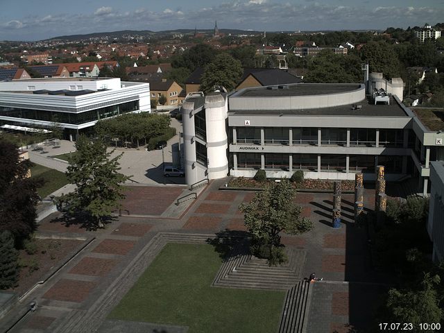 Foto der Webcam: Verwaltungsgebäude, Innenhof mit Audimax, Hörsaal-Gebäude 1