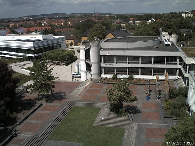 Foto der Webcam: Verwaltungsgebäude, Innenhof mit Audimax, Hörsaal-Gebäude 1