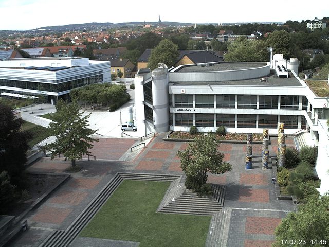 Foto der Webcam: Verwaltungsgebäude, Innenhof mit Audimax, Hörsaal-Gebäude 1