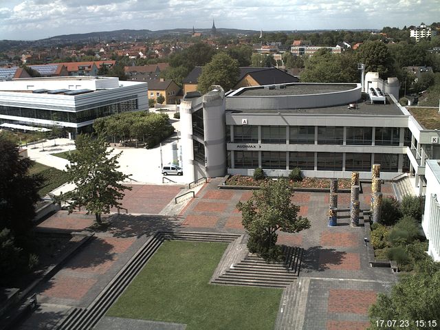 Foto der Webcam: Verwaltungsgebäude, Innenhof mit Audimax, Hörsaal-Gebäude 1