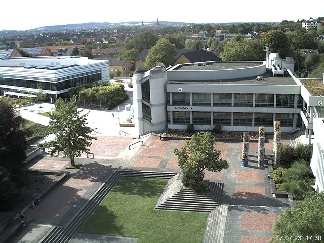 Foto der Webcam: Verwaltungsgebäude, Innenhof mit Audimax, Hörsaal-Gebäude 1