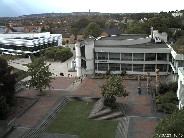 Foto der Webcam: Verwaltungsgebäude, Innenhof mit Audimax, Hörsaal-Gebäude 1