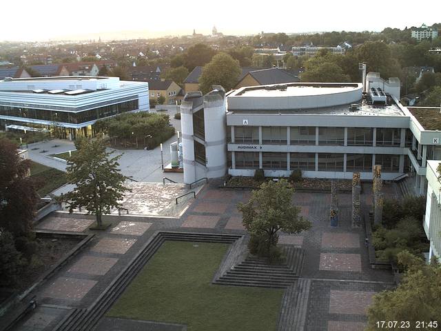 Foto der Webcam: Verwaltungsgebäude, Innenhof mit Audimax, Hörsaal-Gebäude 1