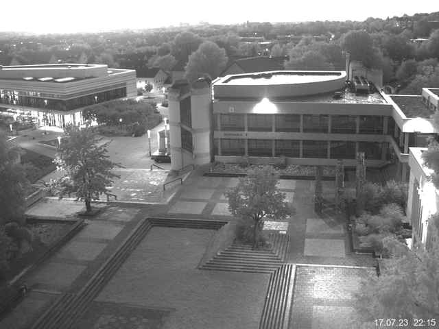 Foto der Webcam: Verwaltungsgebäude, Innenhof mit Audimax, Hörsaal-Gebäude 1