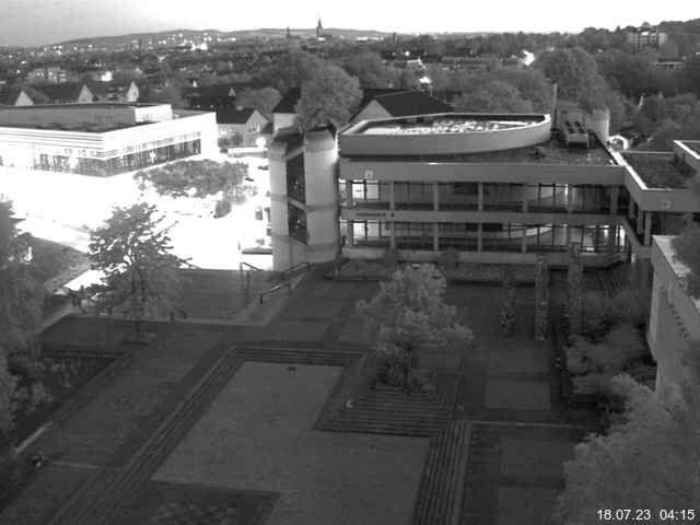 Foto der Webcam: Verwaltungsgebäude, Innenhof mit Audimax, Hörsaal-Gebäude 1