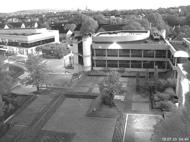 Foto der Webcam: Verwaltungsgebäude, Innenhof mit Audimax, Hörsaal-Gebäude 1