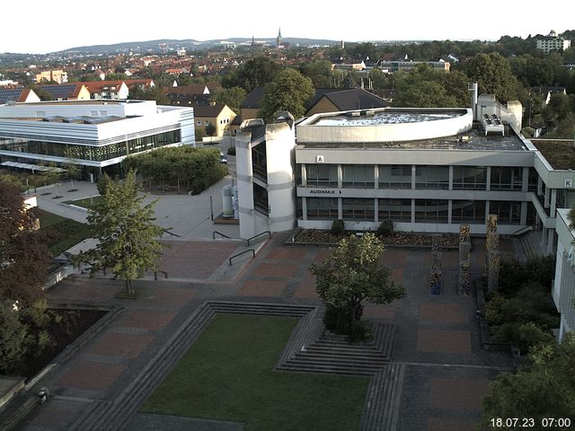 Foto der Webcam: Verwaltungsgebäude, Innenhof mit Audimax, Hörsaal-Gebäude 1