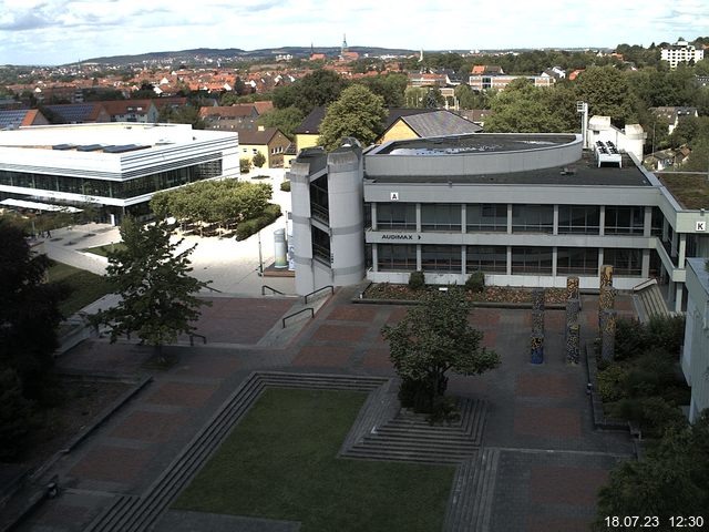 Foto der Webcam: Verwaltungsgebäude, Innenhof mit Audimax, Hörsaal-Gebäude 1