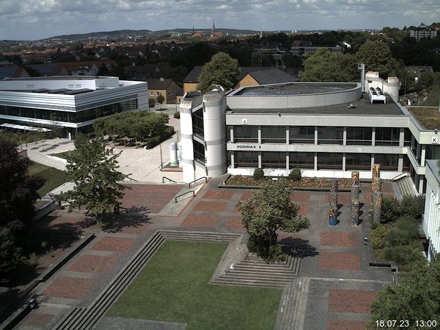 Foto der Webcam: Verwaltungsgebäude, Innenhof mit Audimax, Hörsaal-Gebäude 1