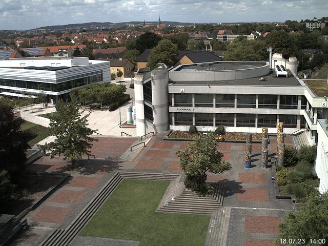 Foto der Webcam: Verwaltungsgebäude, Innenhof mit Audimax, Hörsaal-Gebäude 1