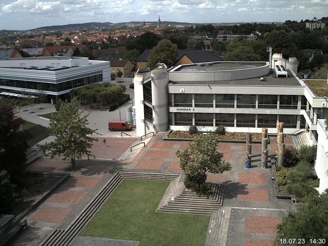 Foto der Webcam: Verwaltungsgebäude, Innenhof mit Audimax, Hörsaal-Gebäude 1