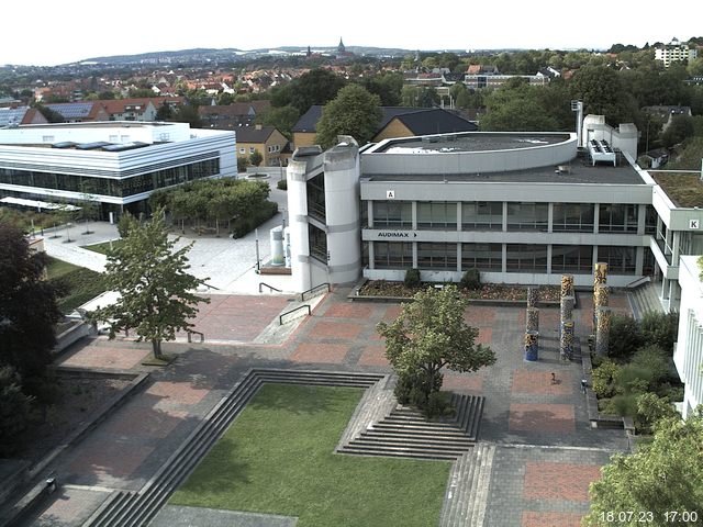 Foto der Webcam: Verwaltungsgebäude, Innenhof mit Audimax, Hörsaal-Gebäude 1