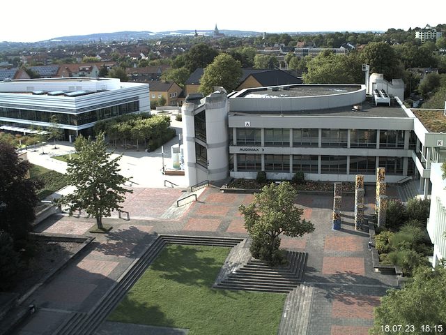 Foto der Webcam: Verwaltungsgebäude, Innenhof mit Audimax, Hörsaal-Gebäude 1