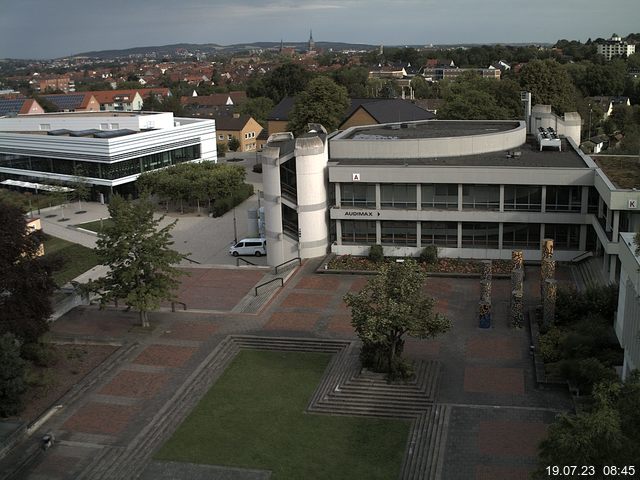 Foto der Webcam: Verwaltungsgebäude, Innenhof mit Audimax, Hörsaal-Gebäude 1