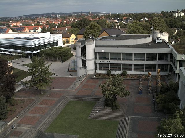 Foto der Webcam: Verwaltungsgebäude, Innenhof mit Audimax, Hörsaal-Gebäude 1