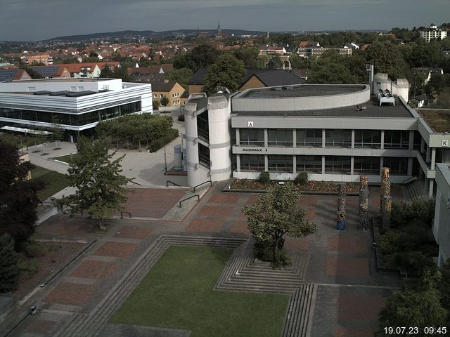 Foto der Webcam: Verwaltungsgebäude, Innenhof mit Audimax, Hörsaal-Gebäude 1