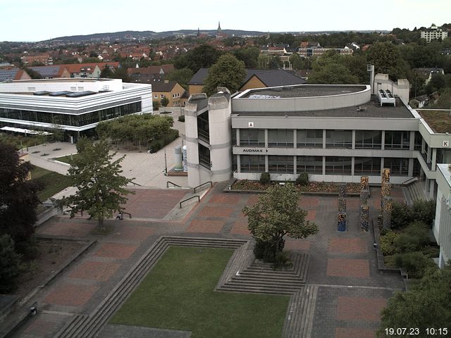 Foto der Webcam: Verwaltungsgebäude, Innenhof mit Audimax, Hörsaal-Gebäude 1