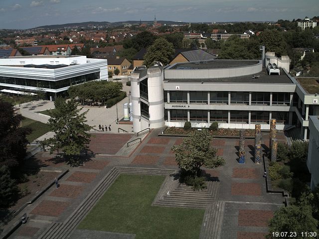 Foto der Webcam: Verwaltungsgebäude, Innenhof mit Audimax, Hörsaal-Gebäude 1