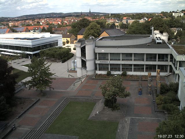 Foto der Webcam: Verwaltungsgebäude, Innenhof mit Audimax, Hörsaal-Gebäude 1