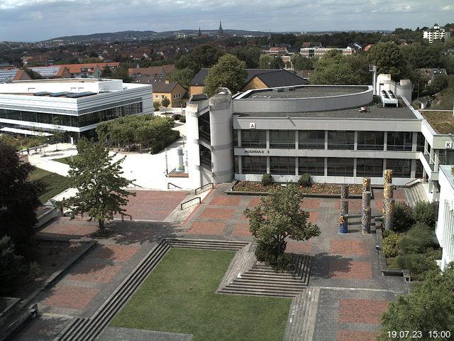 Foto der Webcam: Verwaltungsgebäude, Innenhof mit Audimax, Hörsaal-Gebäude 1