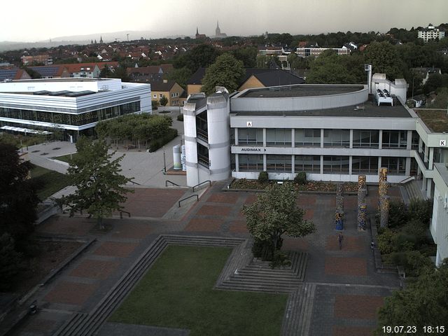 Foto der Webcam: Verwaltungsgebäude, Innenhof mit Audimax, Hörsaal-Gebäude 1