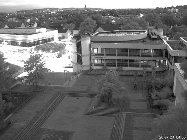 Foto der Webcam: Verwaltungsgebäude, Innenhof mit Audimax, Hörsaal-Gebäude 1