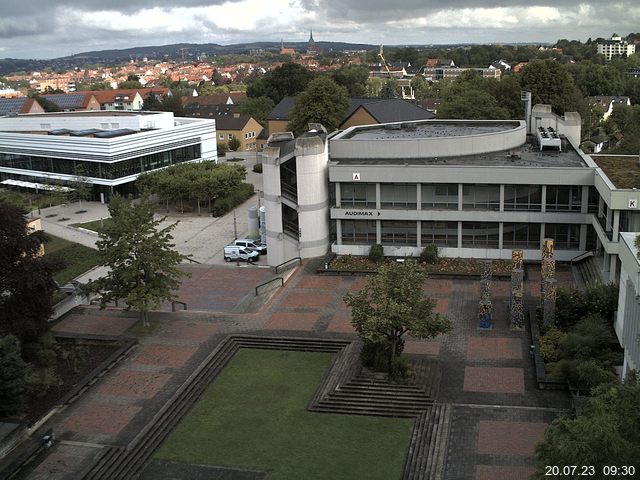 Foto der Webcam: Verwaltungsgebäude, Innenhof mit Audimax, Hörsaal-Gebäude 1