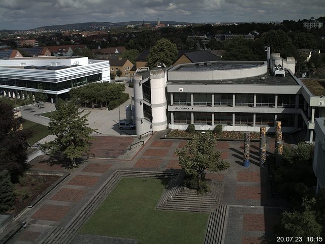 Foto der Webcam: Verwaltungsgebäude, Innenhof mit Audimax, Hörsaal-Gebäude 1