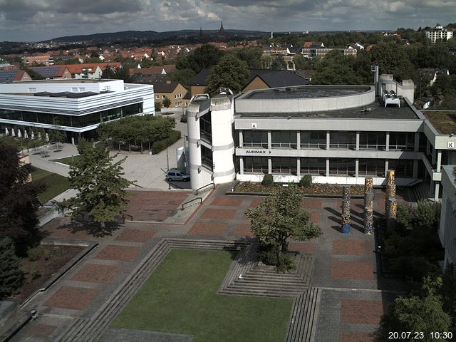 Foto der Webcam: Verwaltungsgebäude, Innenhof mit Audimax, Hörsaal-Gebäude 1