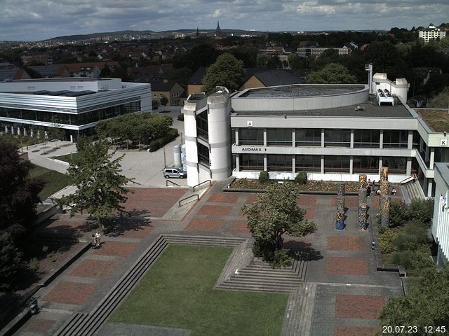 Foto der Webcam: Verwaltungsgebäude, Innenhof mit Audimax, Hörsaal-Gebäude 1