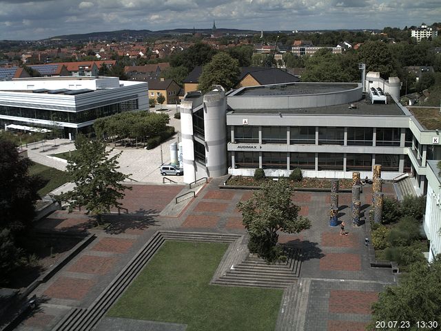 Foto der Webcam: Verwaltungsgebäude, Innenhof mit Audimax, Hörsaal-Gebäude 1