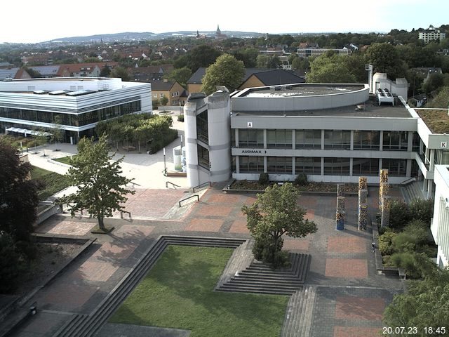 Foto der Webcam: Verwaltungsgebäude, Innenhof mit Audimax, Hörsaal-Gebäude 1