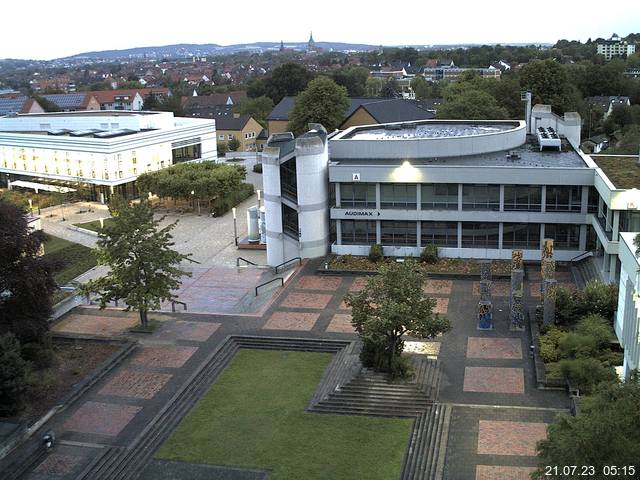 Foto der Webcam: Verwaltungsgebäude, Innenhof mit Audimax, Hörsaal-Gebäude 1