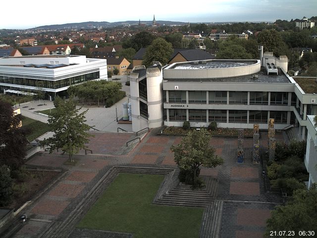 Foto der Webcam: Verwaltungsgebäude, Innenhof mit Audimax, Hörsaal-Gebäude 1