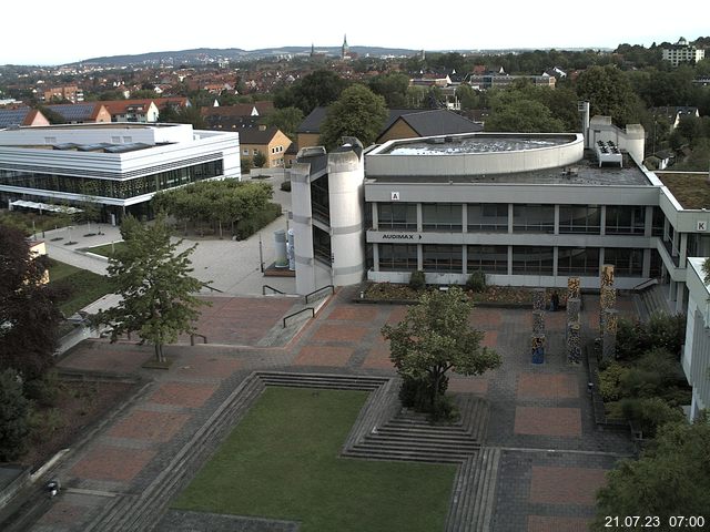 Foto der Webcam: Verwaltungsgebäude, Innenhof mit Audimax, Hörsaal-Gebäude 1