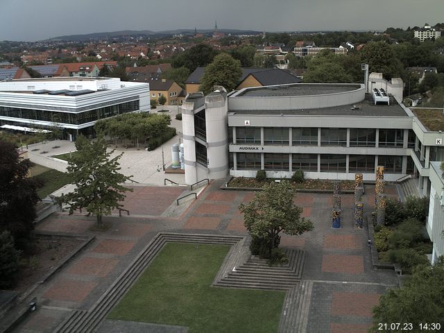 Foto der Webcam: Verwaltungsgebäude, Innenhof mit Audimax, Hörsaal-Gebäude 1