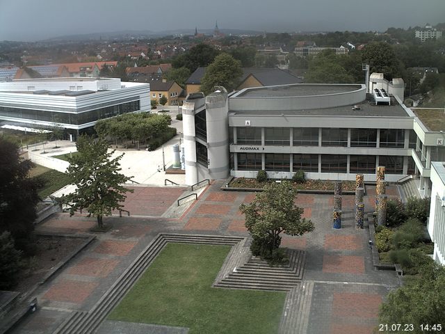 Foto der Webcam: Verwaltungsgebäude, Innenhof mit Audimax, Hörsaal-Gebäude 1