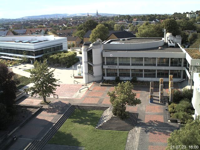 Foto der Webcam: Verwaltungsgebäude, Innenhof mit Audimax, Hörsaal-Gebäude 1